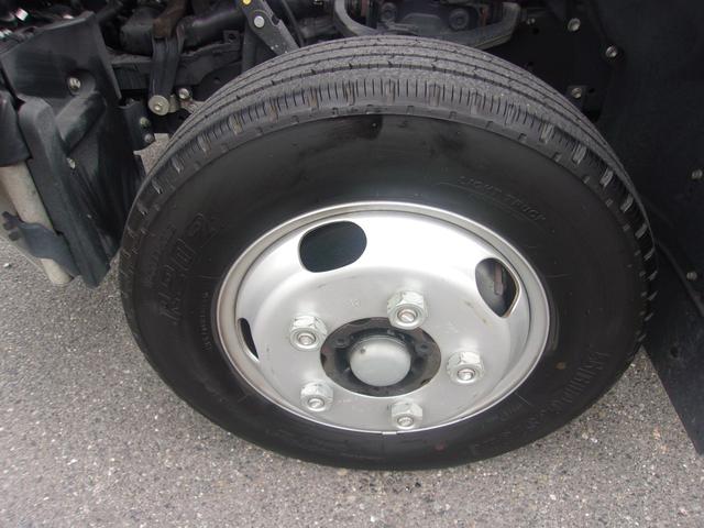 ダイナトラック ベースグレード　法人ワンオーナー禁煙車　車検毎の全整備記録簿　６ＭＴ　ディーゼルターボ　積載２トン　車線逸脱警報　衝突軽減ブレーキ　ＬＥＤヘッド　ドラレコ　バックカメラ　ＥＴＣ　全国対応保証付　実走行２３０００キロ（11枚目）