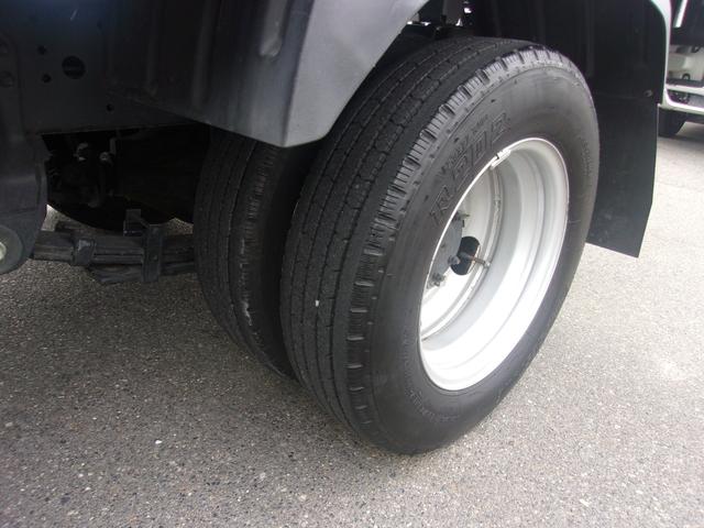 ダイナトラック ベースグレード　法人ワンオーナー禁煙車　車検毎の全整備記録簿　６ＭＴ　ディーゼルターボ　積載２トン　車線逸脱警報　衝突軽減ブレーキ　ＬＥＤヘッド　ドラレコ　バックカメラ　ＥＴＣ　全国対応保証付　実走行２３０００キロ（12枚目）