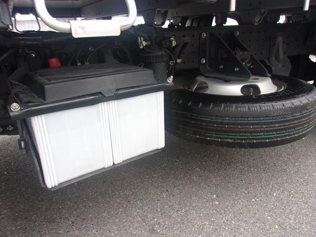 ダイナトラック ベースグレード　法人ワンオーナー禁煙車　車検毎の全整備記録簿　６ＭＴ　ディーゼルターボ　積載２トン　車線逸脱警報　衝突軽減ブレーキ　ＬＥＤヘッド　ドラレコ　バックカメラ　ＥＴＣ　全国対応保証付　実走行２３０００キロ（13枚目）