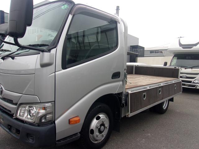 ダイナトラック ベースグレード　法人ワンオーナー禁煙車　車検毎の全整備記録簿　６ＭＴ　ディーゼルターボ　積載２トン　車線逸脱警報　衝突軽減ブレーキ　ＬＥＤヘッド　ドラレコ　バックカメラ　ＥＴＣ　全国対応保証付　実走行２３０００キロ（16枚目）