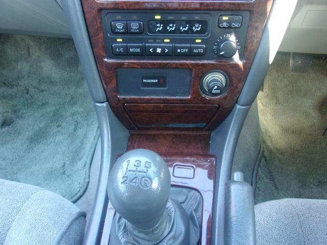 マークII グランデ　後期型　１Ｇエンジン　５速ＭＴ　純正オプションＦスポイラー　純正ＨＩＤ　純正キーレス　社外モニター　バックカメラ　ドライブレコーダー　取説／メンテナンスノート　実走行６６０００キロ（23枚目）