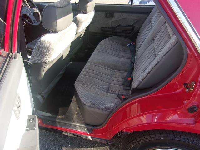 サニー スーパーサルーン　ワンオーナー　禁煙車　５速ＭＴ　トラッドサニーＢ１２型　４ＷＤ　取説／メンテナンスノート　修復歴無し　実走行２２０００キロ（17枚目）