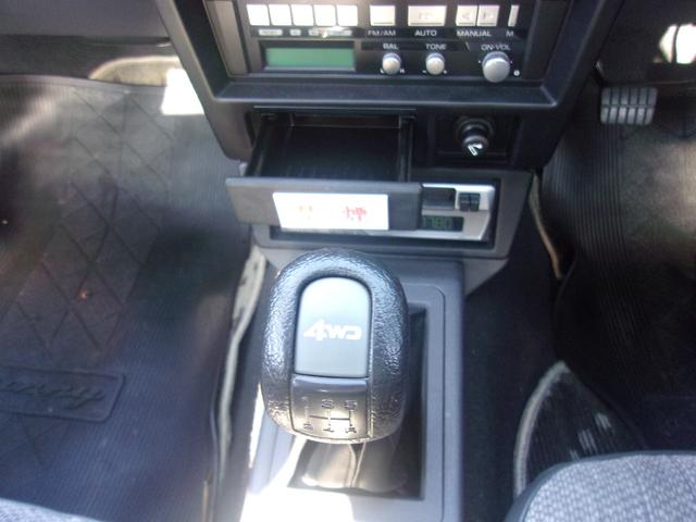 サニー スーパーサルーン　ワンオーナー　禁煙車　５速ＭＴ　トラッドサニーＢ１２型　４ＷＤ　取説／メンテナンスノート　修復歴無し　実走行２２０００キロ（22枚目）