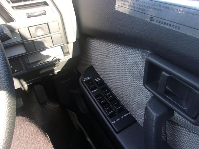 サニー スーパーサルーン　ワンオーナー　禁煙車　５速ＭＴ　トラッドサニーＢ１２型　４ＷＤ　取説／メンテナンスノート　修復歴無し　実走行２２０００キロ（23枚目）