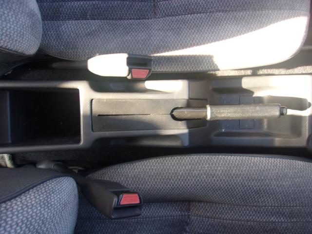 サニー スーパーサルーン　ワンオーナー　禁煙車　５速ＭＴ　トラッドサニーＢ１２型　４ＷＤ　取説／メンテナンスノート　修復歴無し　実走行２２０００キロ（24枚目）