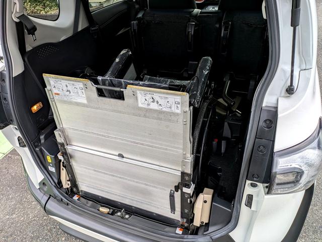 シエンタ Ｇ　福祉車輌　バックカメラ　レーンアシスト　衝突被害軽減システム　両側電動スライドドア　オートマチックハイビーム　スマートキー　アイドリングストップ　電動格納ミラー　ＣＶＴ　アルミホイール（7枚目）