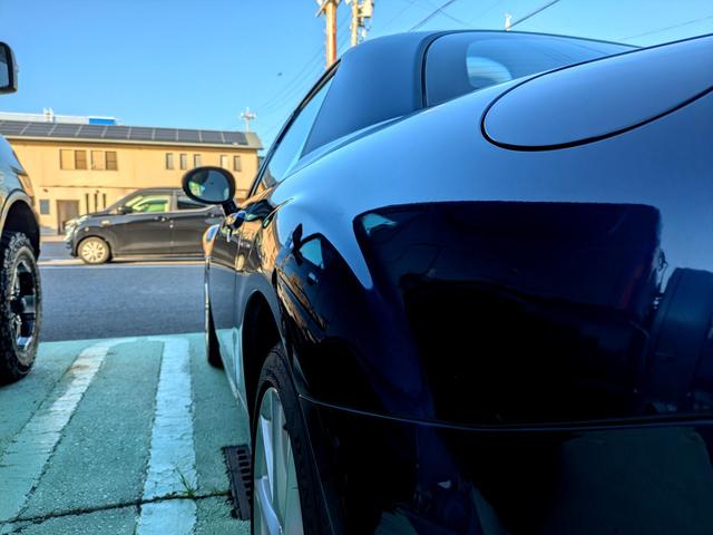 ロードスター ＲＳ　ＲＨＴ　オープンカー　ＥＴＣ　バックカメラ　ＨＩＤ　ＭＴ　スマートキー　シートヒーター　アルミホイール　盗難防止システム　衝突安全ボディ　ＡＢＳ　ＵＳＢ　エアコン　パワーステアリング　パワーウィンドウ（12枚目）