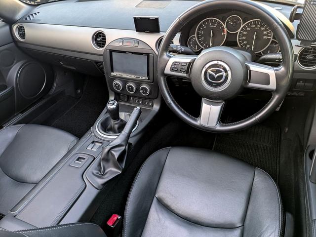 ロードスター ＲＳ　ＲＨＴ　オープンカー　ＥＴＣ　バックカメラ　ＨＩＤ　ＭＴ　スマートキー　シートヒーター　アルミホイール　盗難防止システム　衝突安全ボディ　ＡＢＳ　ＵＳＢ　エアコン　パワーステアリング　パワーウィンドウ（15枚目）