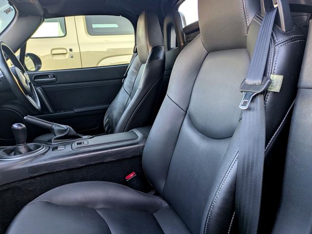 ロードスター ＲＳ　ＲＨＴ　オープンカー　ＥＴＣ　バックカメラ　ＨＩＤ　ＭＴ　スマートキー　シートヒーター　アルミホイール　盗難防止システム　衝突安全ボディ　ＡＢＳ　ＵＳＢ　エアコン　パワーステアリング　パワーウィンドウ（23枚目）