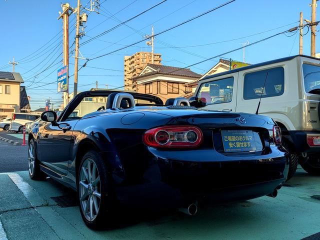 ロードスター ＲＳ　ＲＨＴ　オープンカー　ＥＴＣ　バックカメラ　ＨＩＤ　ＭＴ　スマートキー　シートヒーター　アルミホイール　盗難防止システム　衝突安全ボディ　ＡＢＳ　ＵＳＢ　エアコン　パワーステアリング　パワーウィンドウ（29枚目）