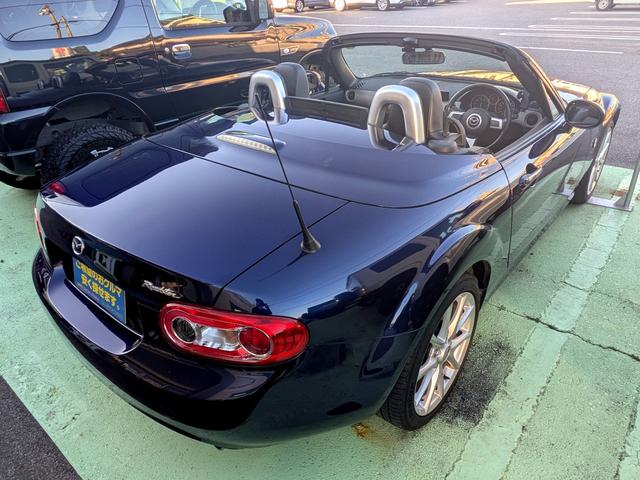 ロードスター ＲＳ　ＲＨＴ　オープンカー　ＥＴＣ　バックカメラ　ＨＩＤ　ＭＴ　スマートキー　シートヒーター　アルミホイール　盗難防止システム　衝突安全ボディ　ＡＢＳ　ＵＳＢ　エアコン　パワーステアリング　パワーウィンドウ（30枚目）