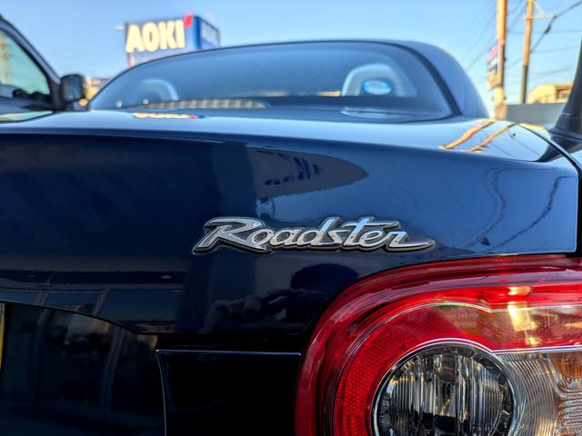 ロードスター ＲＳ　ＲＨＴ　オープンカー　ＥＴＣ　バックカメラ　ＨＩＤ　ＭＴ　スマートキー　シートヒーター　アルミホイール　盗難防止システム　衝突安全ボディ　ＡＢＳ　ＵＳＢ　エアコン　パワーステアリング　パワーウィンドウ（55枚目）