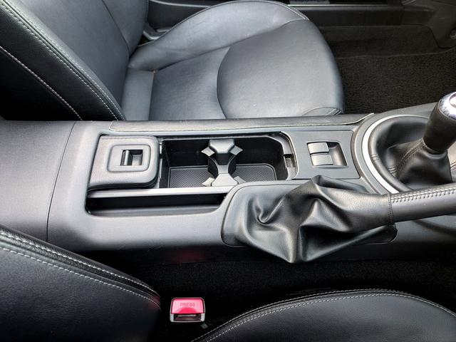 ロードスター ＲＳ　ＲＨＴ　オープンカー　ＥＴＣ　バックカメラ　ＨＩＤ　ＭＴ　スマートキー　シートヒーター　アルミホイール　盗難防止システム　衝突安全ボディ　ＡＢＳ　ＵＳＢ　エアコン　パワーステアリング　パワーウィンドウ（61枚目）