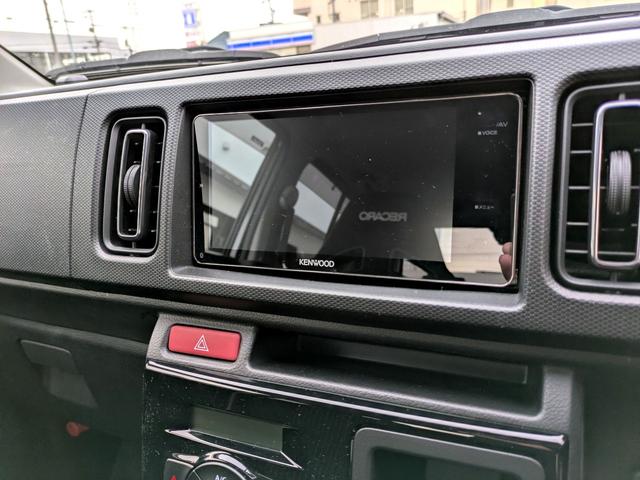 アルトワークス ベースグレード　４ＷＤ　ＥＴＣ　オートライト　ＨＩＤ　スマートキー　ＭＴ　盗難防止システム　ＡＢＳ　ＥＳＣ　衝突安全ボディ　エアコン　パワーステアリング　パワーウィンドウ（9枚目）