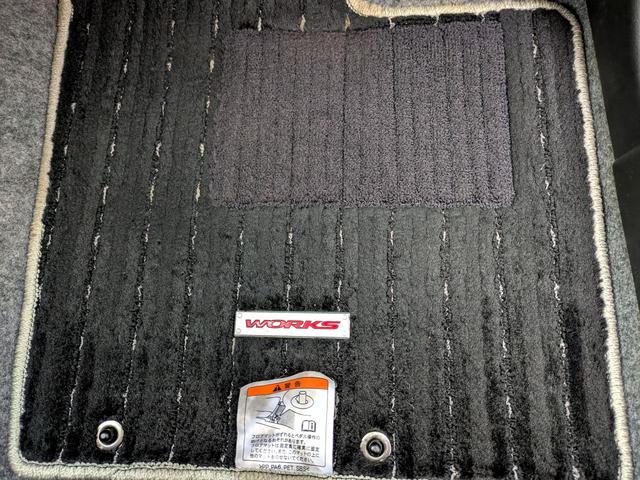 アルトワークス ベースグレード　４ＷＤ　ＥＴＣ　オートライト　ＨＩＤ　スマートキー　ＭＴ　盗難防止システム　ＡＢＳ　ＥＳＣ　衝突安全ボディ　エアコン　パワーステアリング　パワーウィンドウ（62枚目）