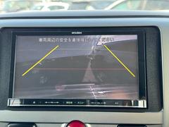 【バックカメラ】駐車時に後方がリアルタイム映像で確認できます。大型商業施設や立体駐車場での駐車時や、夜間のバック時に大活躍！運転スキルに関わらず、今や必須となった装備のひとつです！ 4