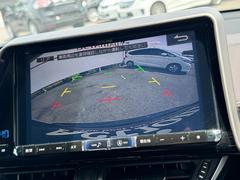 【バックカメラ】駐車時に後方がリアルタイム映像で確認できます。大型商業施設や立体駐車場での駐車時や、夜間のバック時に大活躍！運転スキルに関わらず、今や必須となった装備のひとつです！ 4