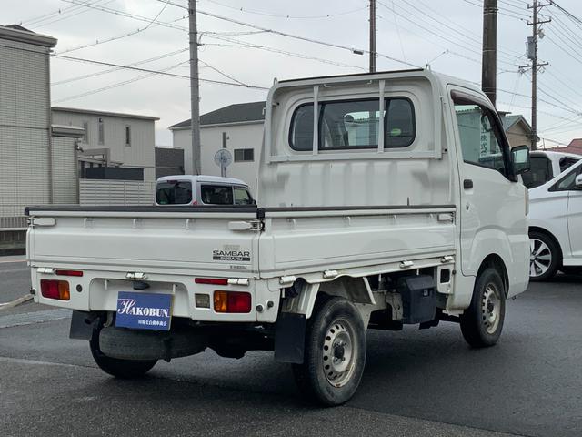 サンバートラック ＴＢ　５速マニュアル　４ＷＤ　エアコン　パワーステアリング　三方開　純正ＡＭ／ＦＭラジオ　ヘッドライトレべライザー　軽トラック（12枚目）