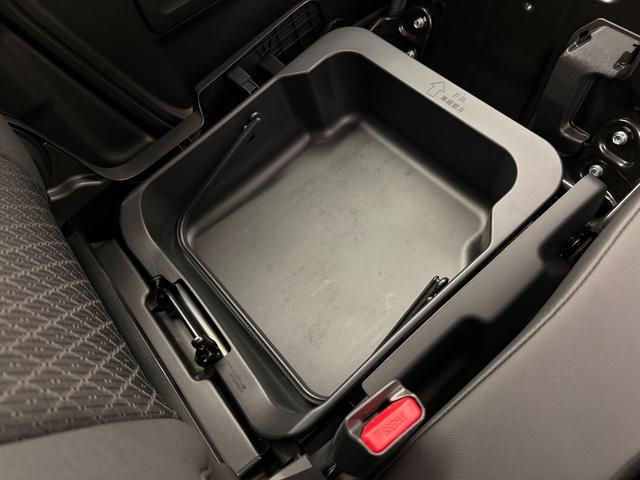 スペーシアカスタム !初売!カスタム HYBRID XSターボ2型オーディオレス オートライト スライドドア プッシュスタート シートヒーター オートエアコン スズキセーフティーサポート 衝突被害軽減システム アイドリングストップ 横滑り防止機能 衝突安全ボディ 盗難防止システム(34枚目)