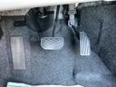 車内の中で汚れやすい足元、綺麗になっております。