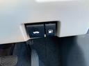 給油口の開口レバーは運転席から開閉できます。