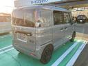 歩行者からの目線で高い位置にストップランプがあります。後続車がトラックでも安心です。