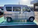 こちら側の車体後方にガソリンの給油口があります。
