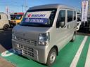 大きなフロントガラスにより、歩道を歩く人が見やすいです。