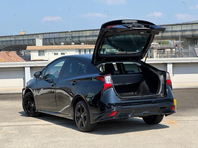プリウス Ａツーリングセレクション　ＴＲＤエアロ　純正９型ナビ　フルセグＴＶ　バックカメラ　ブラインドスポットモニター　パワーシート　シートヒーター　ＡＣ１００Ｖ　ＨＤＭＩ入力端子　スペアタイヤ　ＨＵＤ　レーダークルーズコントロール（33枚目）