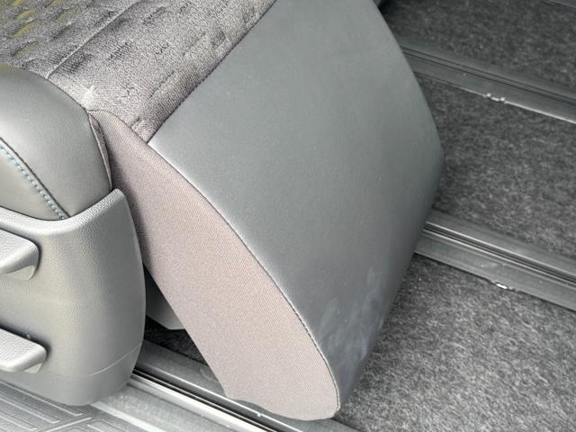 ヴォクシー ハイブリッドＳ－Ｚ　パノラミックビューモニター　デジタルインナーミラー　ＢＳＭ　１０．５型ナビ　フルセグＴＶ　後席モニター　パワーバックドア　三眼ＬＥＤヘッド　ＡＣ１００Ｖ　前席＆後席シートヒーター　ＥＴＣ２．０　ＨＵＤ（8枚目）