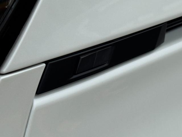 ヴォクシー ハイブリッドＳ－Ｚ　パノラミックビューモニター　デジタルインナーミラー　ＢＳＭ　１０．５型ナビ　フルセグＴＶ　後席モニター　パワーバックドア　三眼ＬＥＤヘッド　ＡＣ１００Ｖ　前席＆後席シートヒーター　ＥＴＣ２．０　ＨＵＤ（9枚目）
