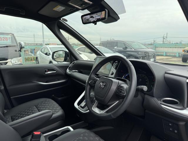 ヴォクシー ハイブリッドＳ－Ｚ　パノラミックビューモニター　デジタルインナーミラー　ＢＳＭ　１０．５型ナビ　フルセグＴＶ　後席モニター　パワーバックドア　三眼ＬＥＤヘッド　ＡＣ１００Ｖ　前席＆後席シートヒーター　ＥＴＣ２．０　ＨＵＤ（42枚目）
