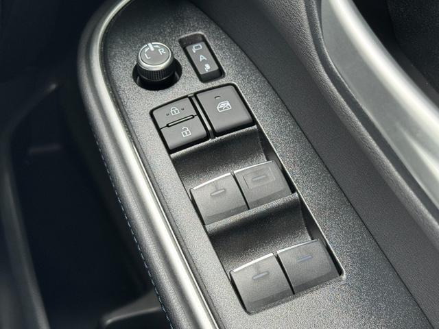 ヴォクシー ハイブリッドＳ－Ｚ　パノラミックビューモニター　デジタルインナーミラー　ＢＳＭ　１０．５型ナビ　フルセグＴＶ　後席モニター　パワーバックドア　三眼ＬＥＤヘッド　ＡＣ１００Ｖ　前席＆後席シートヒーター　ＥＴＣ２．０　ＨＵＤ（60枚目）