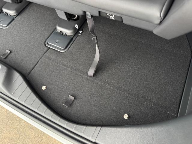 ヴェルファイアハイブリッド Ｚ　プレミア　茶内装　左右独立ムーンルーフ　デジタルインナーミラー　純正１４型ＤＡ　後席モニター　パノラミックビューモニター　ブラインドスポットモニター　スペアタイヤ　置くだけ充電　パワーバックドア　　ＥＴＣ２．０（43枚目）