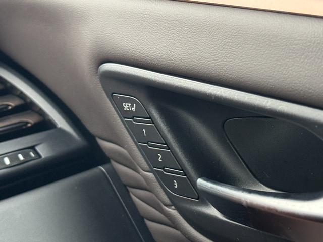 ヴェルファイアハイブリッド Ｚ　プレミア　茶内装　左右独立ムーンルーフ　デジタルインナーミラー　純正１４型ＤＡ　後席モニター　パノラミックビューモニター　ブラインドスポットモニター　スペアタイヤ　置くだけ充電　パワーバックドア　　ＥＴＣ２．０（58枚目）