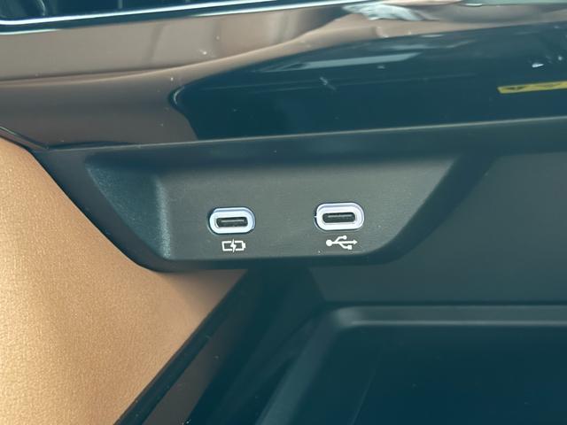 ヴェルファイアハイブリッド Ｚ　プレミア　茶内装　左右独立ムーンルーフ　デジタルインナーミラー　純正１４型ＤＡ　後席モニター　パノラミックビューモニター　ブラインドスポットモニター　スペアタイヤ　置くだけ充電　パワーバックドア　　ＥＴＣ２．０（59枚目）