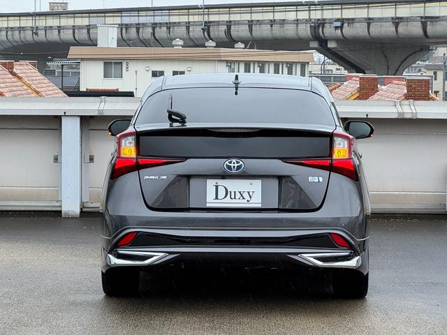 TOYOTA PRIUS S TOURING SELECTION