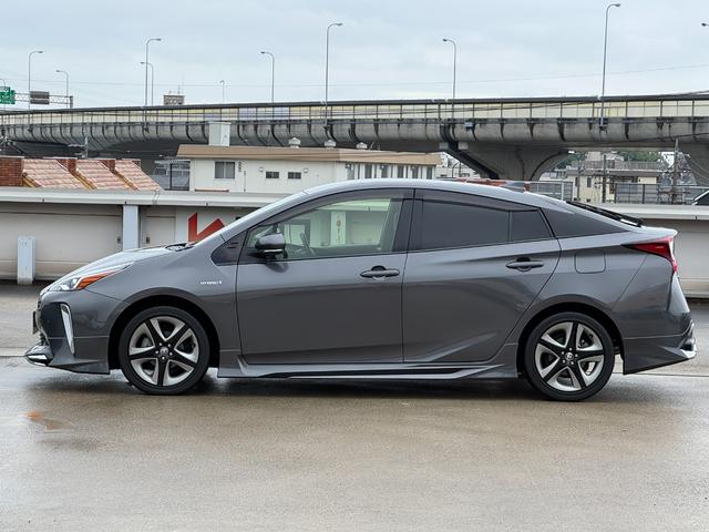 TOYOTA PRIUS S TOURING SELECTION