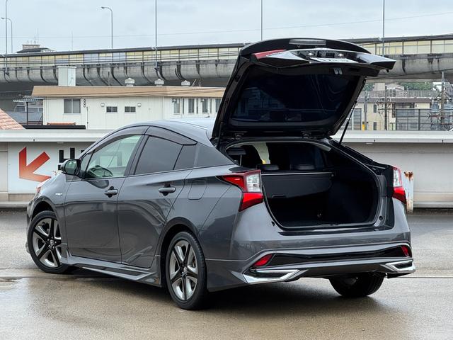 TOYOTA PRIUS S TOURING SELECTION
