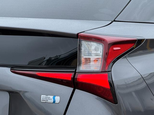 TOYOTA PRIUS S TOURING SELECTION