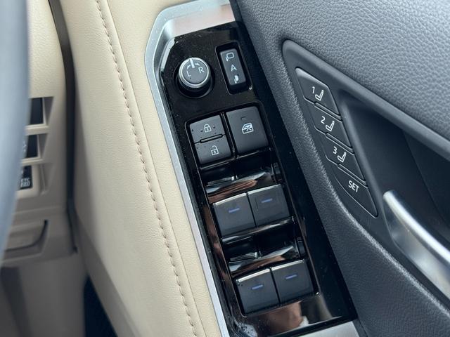 TOYOTA LAND CRUISER ZX