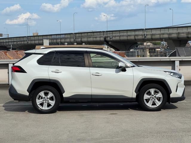 ＲＡＶ４ Ｘ　ＡＬＰＡＩＮナビ　フルセグＴＶ　バックカメラ　レーダクルーズコントロール　ＬＥＤルームランプ　ドライブレコーダー　イエローフォグ　純正１７インチアルミ　トヨタセーフティセンス　マルチインフォメーション（11枚目）
