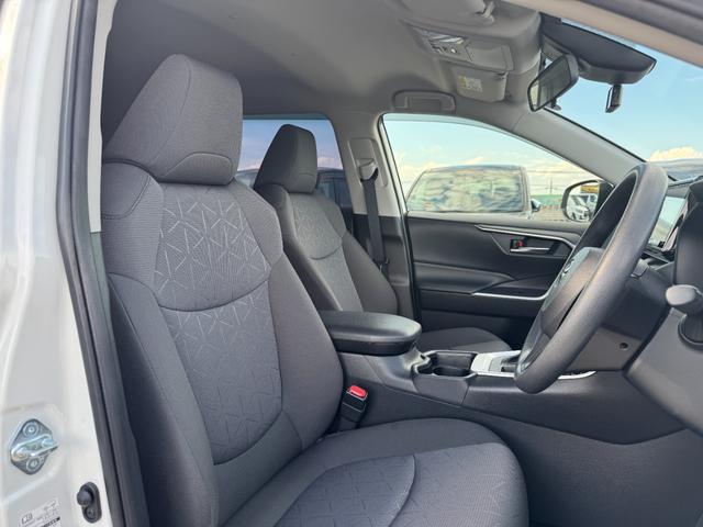 ＲＡＶ４ Ｘ　ＡＬＰＡＩＮナビ　フルセグＴＶ　バックカメラ　レーダクルーズコントロール　ＬＥＤルームランプ　ドライブレコーダー　イエローフォグ　純正１７インチアルミ　トヨタセーフティセンス　マルチインフォメーション（43枚目）