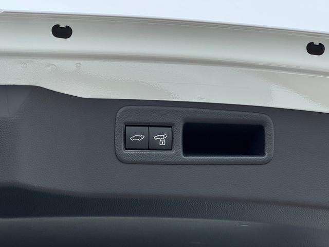 ハリアーハイブリッド Ｚ　レザーパッケージ　全周囲カメラ　１２．３型ＪＢＬナビ　デジタルミラー　ブラインドスポットモニター　パワーバックドア　アクセサリーコンセント　レーダークルーズコントロール　ＥＴＣ２．０　ヘッドアップディスプレイ　ドラレコ（44枚目）