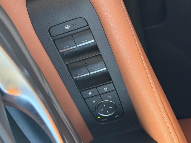 ヴェルファイアハイブリッド エグゼクティブラウンジ　茶内装　モデリスタエアロ　ＪＢＬ　後席モニター　デジタルインナーミラー　パノラミックビューモニター　ムーンルーフ　　両側パワースライドドア　アドバンスドパーク　ブラインドスポットモニター　純正１９ＡＷ（61枚目）