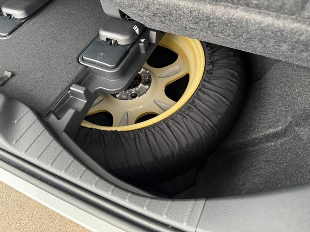 ヴェルファイアハイブリッド Z プレミア 茶内装 左右独立ムーンルーフ デジタルインナーミラー 純正14型DA 後席モニター パノラミックビューモニター ブラインドスポットモニター スペアタイヤ 置くだけ充電 パワーバックドア ETC2.0(8枚目)