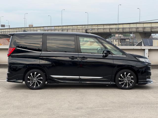 TOYOTA NOAH HYBRID S-Z