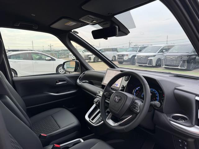 TOYOTA NOAH HYBRID S-Z