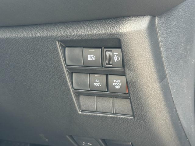 TOYOTA NOAH HYBRID S-Z