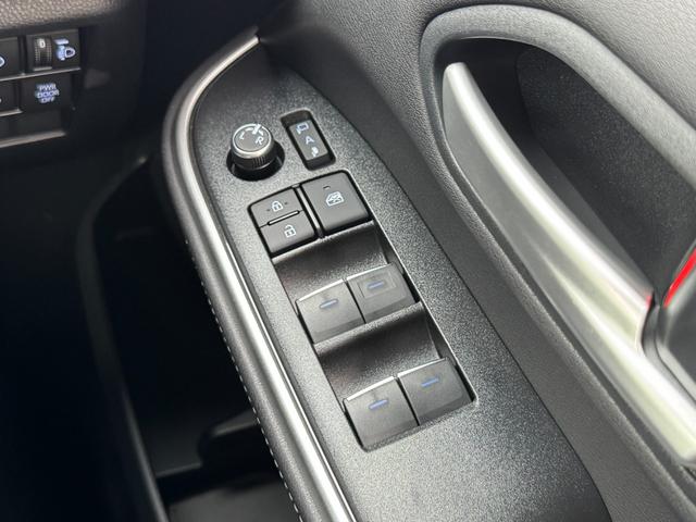 TOYOTA NOAH HYBRID S-Z